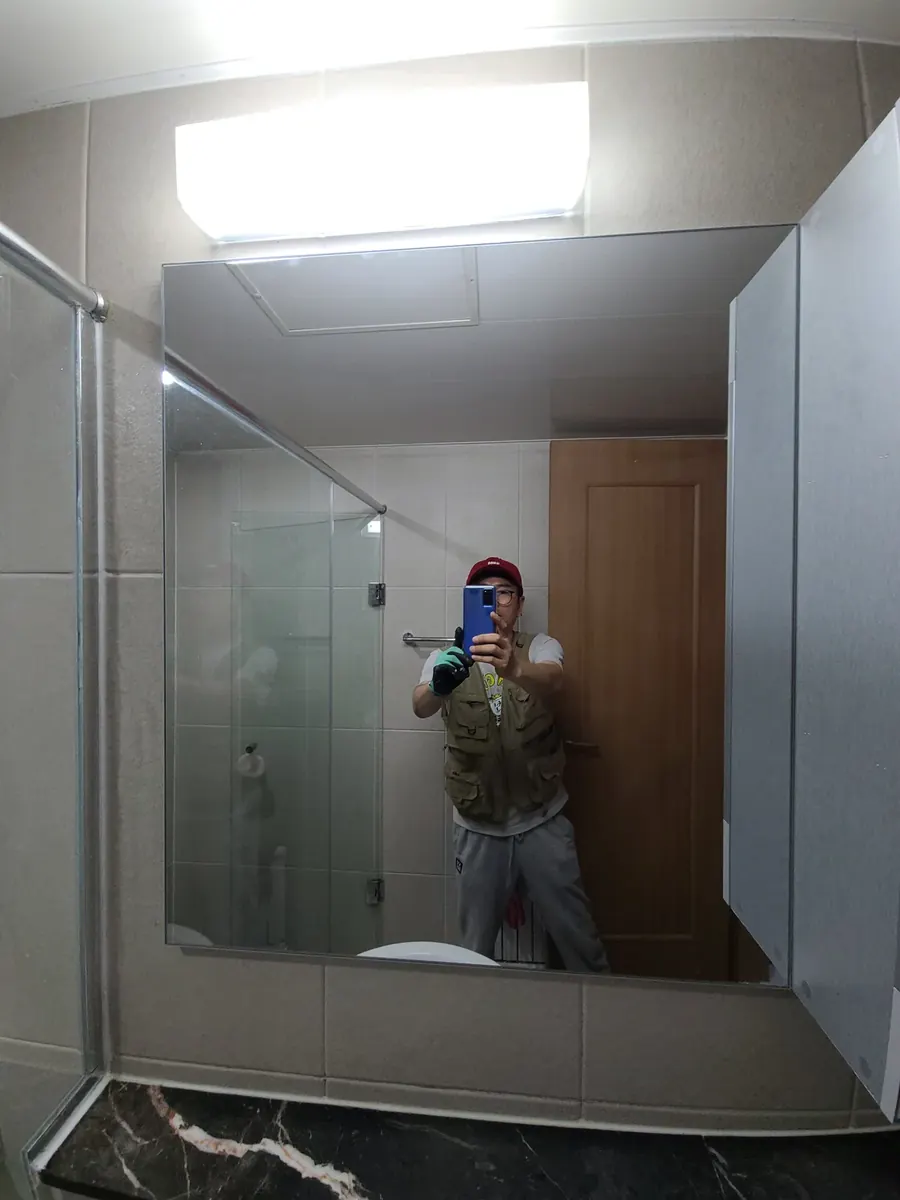 거울 교체 — 새 거울 교체 완료